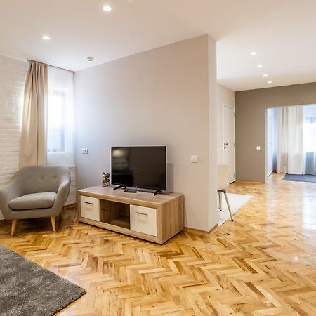 Apartmani Studio Zrenjanin Exteriör bild